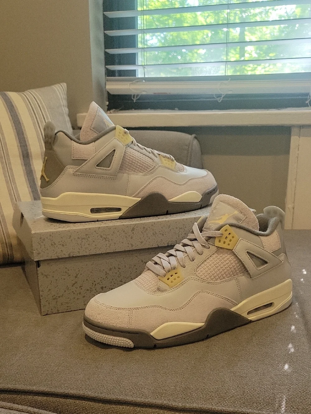 AIR JORDAN 4 RETRO SE - PHOTON DUST/PALE VANILLA - SIZE 14